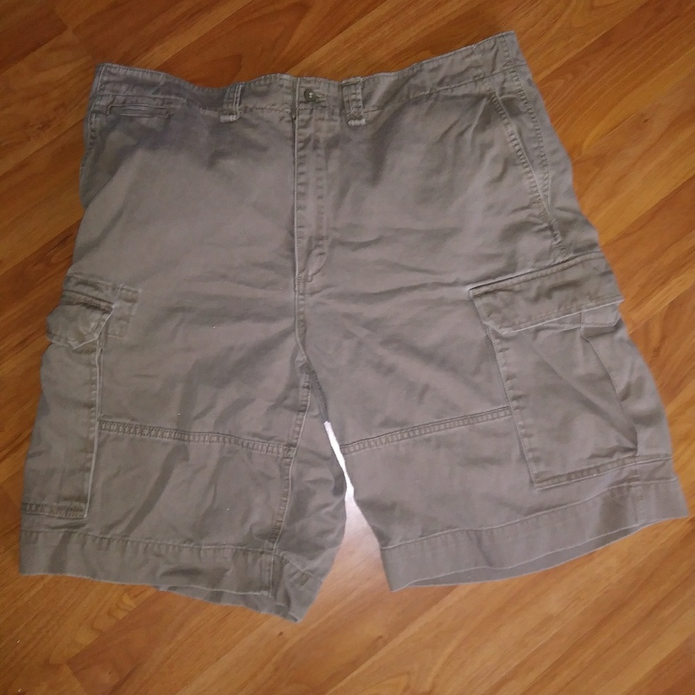 Men's Cargo shorts... Size 40